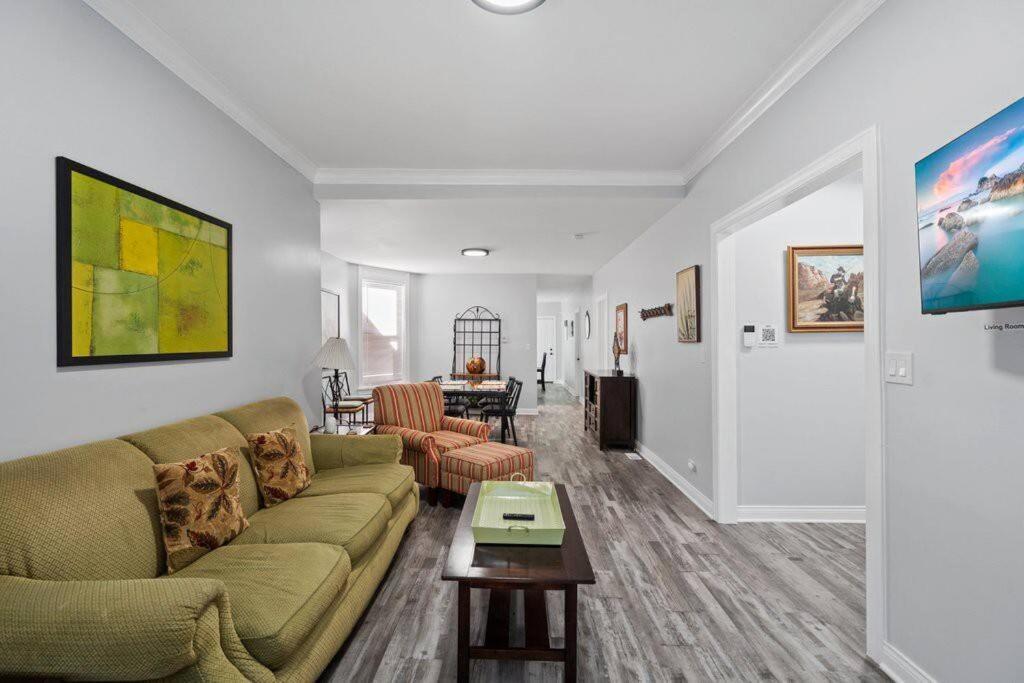 Newly Rehabbed Greystone With 2 Private Apartments, Backyard, Garage, Laundry, Close To Expressway 芝加哥 外观 照片