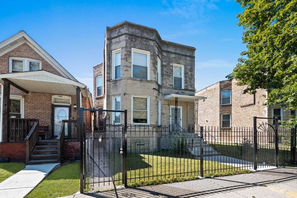Newly Rehabbed Greystone With 2 Private Apartments, Backyard, Garage, Laundry, Close To Expressway 芝加哥 外观 照片